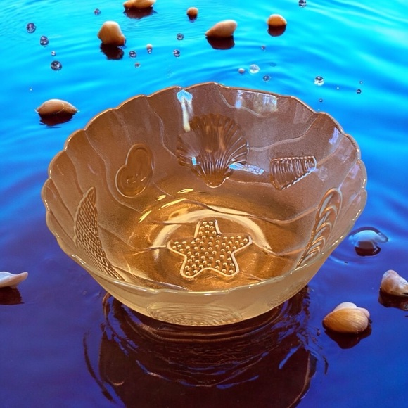 Beautiful glass seashell bowl. EUC - Picture 5 of 13